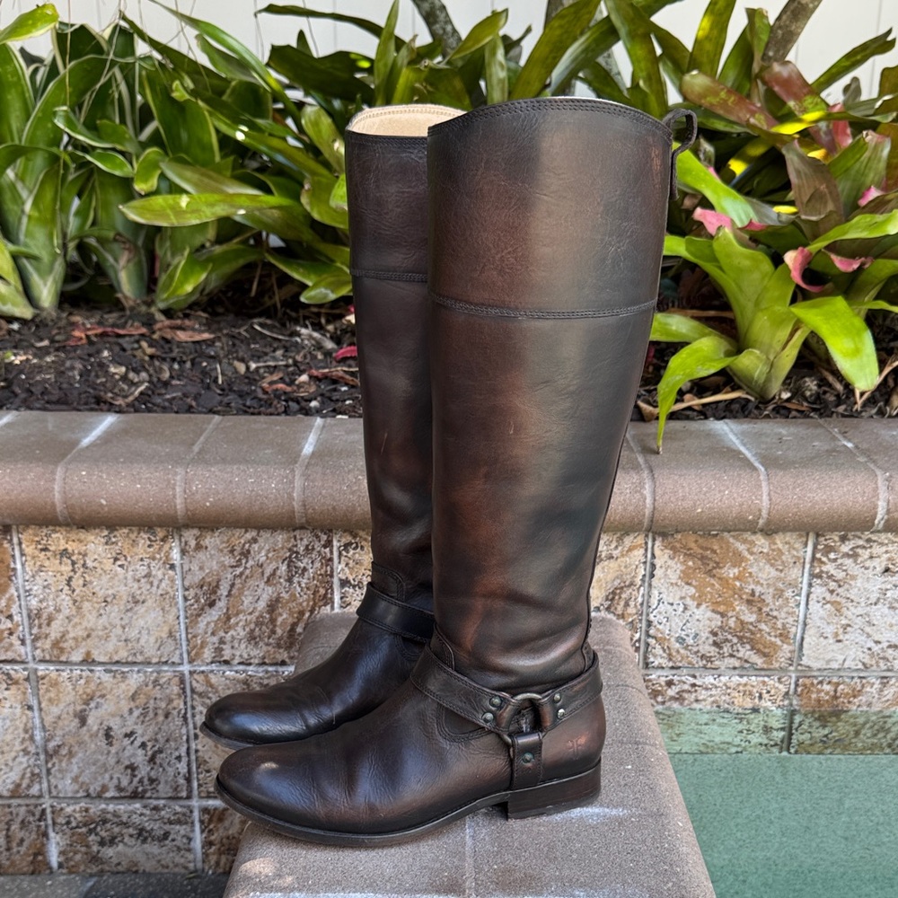 Frye “Melissa Harness” inside zip Riding boot. 9M
